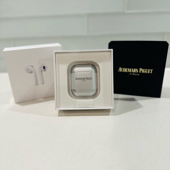 Audemars Piguet Royal Oak AirPods - Picture 5 of 7